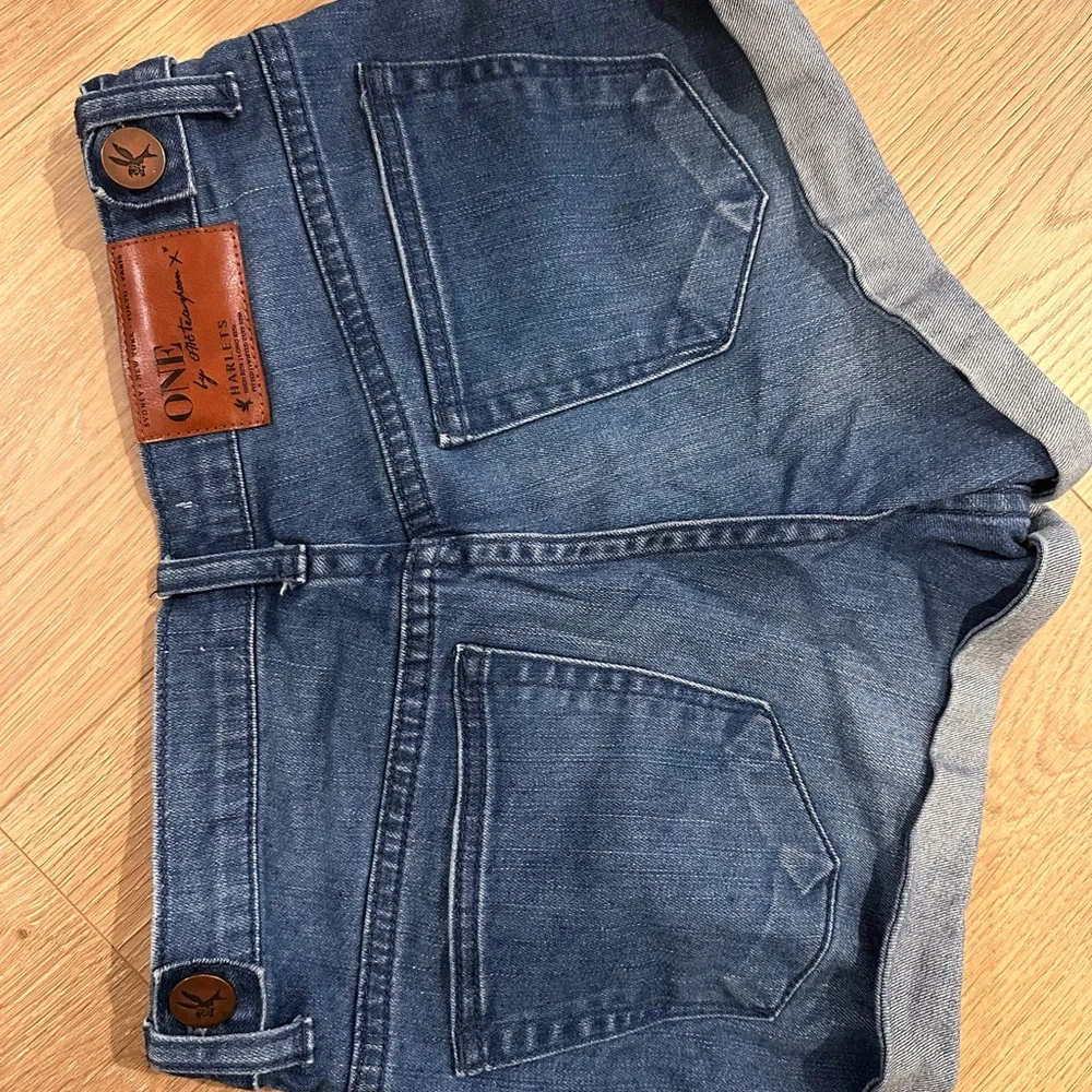 One by One Teaspoon denim shorts size 28; like new! - Picture 8 of 9